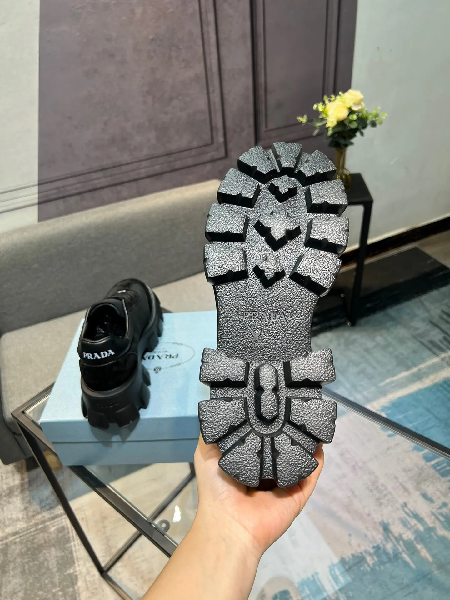 Men's shoes 💰540 Prada Latest 2025ss spring and summer catwalk series Thick-soled platform platform Casual sports shoes Couple style ☑️ Bold contrasting bright colors and fashionable combination Casual sports style design with exquisite details Classic personalized gear thick sole Increased comfort and unique modern trend style 🚩 Fabric: Cowhide ➕ Cloth Lining: Sheepskin Outsole: Original molded ultra-light foam material Sole thickness: 4.5CM Size: 35-45 (Female 40, Male 45, customized, non-returnable)